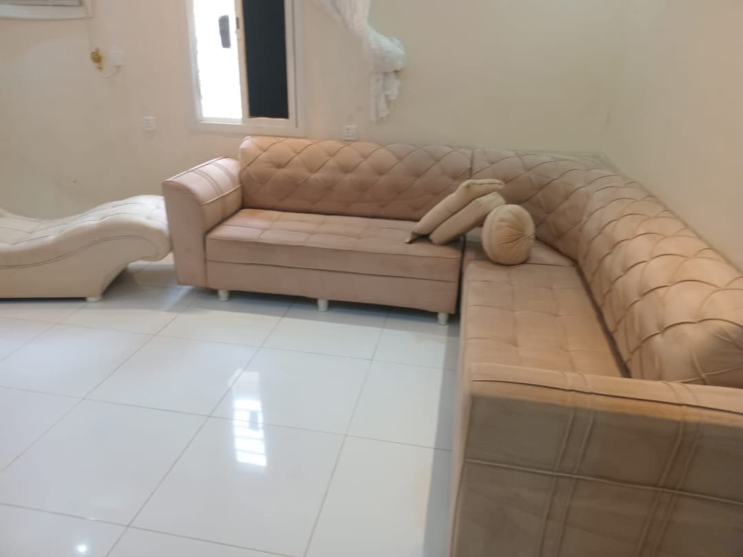 دليل العناية اليومية بالمجالس والفرشات في السعودية – نصائح الخبراء للحفاظ على نظافتها